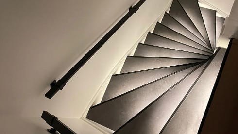 Trapleuning 40x20 met speciale beugel Trapleuning 40x20 met speciale beugel