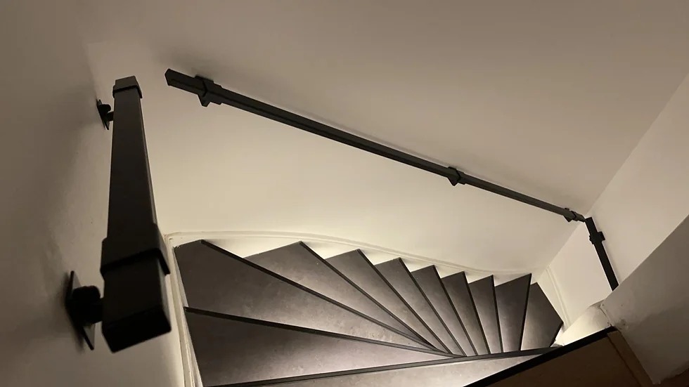 Trapleuning 40x20 met speciale beugel Trapleuning 40x20 met speciale beugel