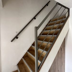 Horizontale balustrade speciaal grijs zijaanzicht