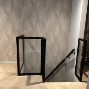 Dubbele hoekbalustrade met glas zijaanzicht