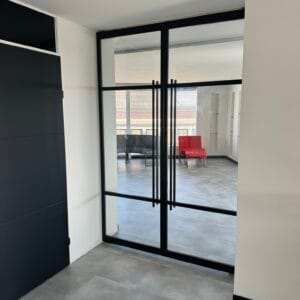 Dubbele taatsdeur met ongelijke vakken zijaanzicht