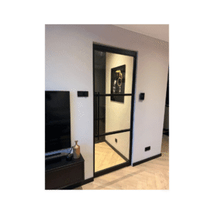 Taatsdeur met bronzen glas en zwarte scharnieren