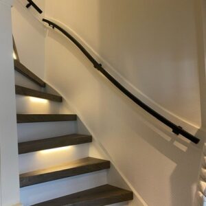 Gebogen trapleuning 30x30 op maat