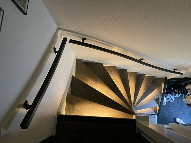 Trapleuning 30×30 gebogen 3