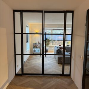 Glazen wand met openslaande deuren