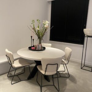 Lichte salontafel met matrix poot