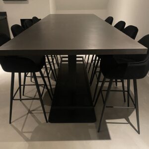 Zwarte eetkamertafel