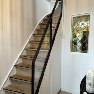 Schuine glazen trapbalustrade