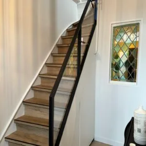 Schuine glazen trapbalustrade