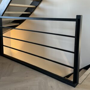 Rechte balustrade met horizontale spijlen