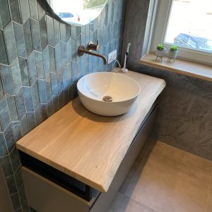 Eiken badkamer wandplank