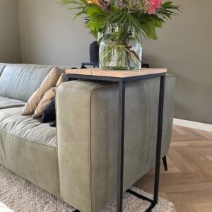 Bijzettafel over bank