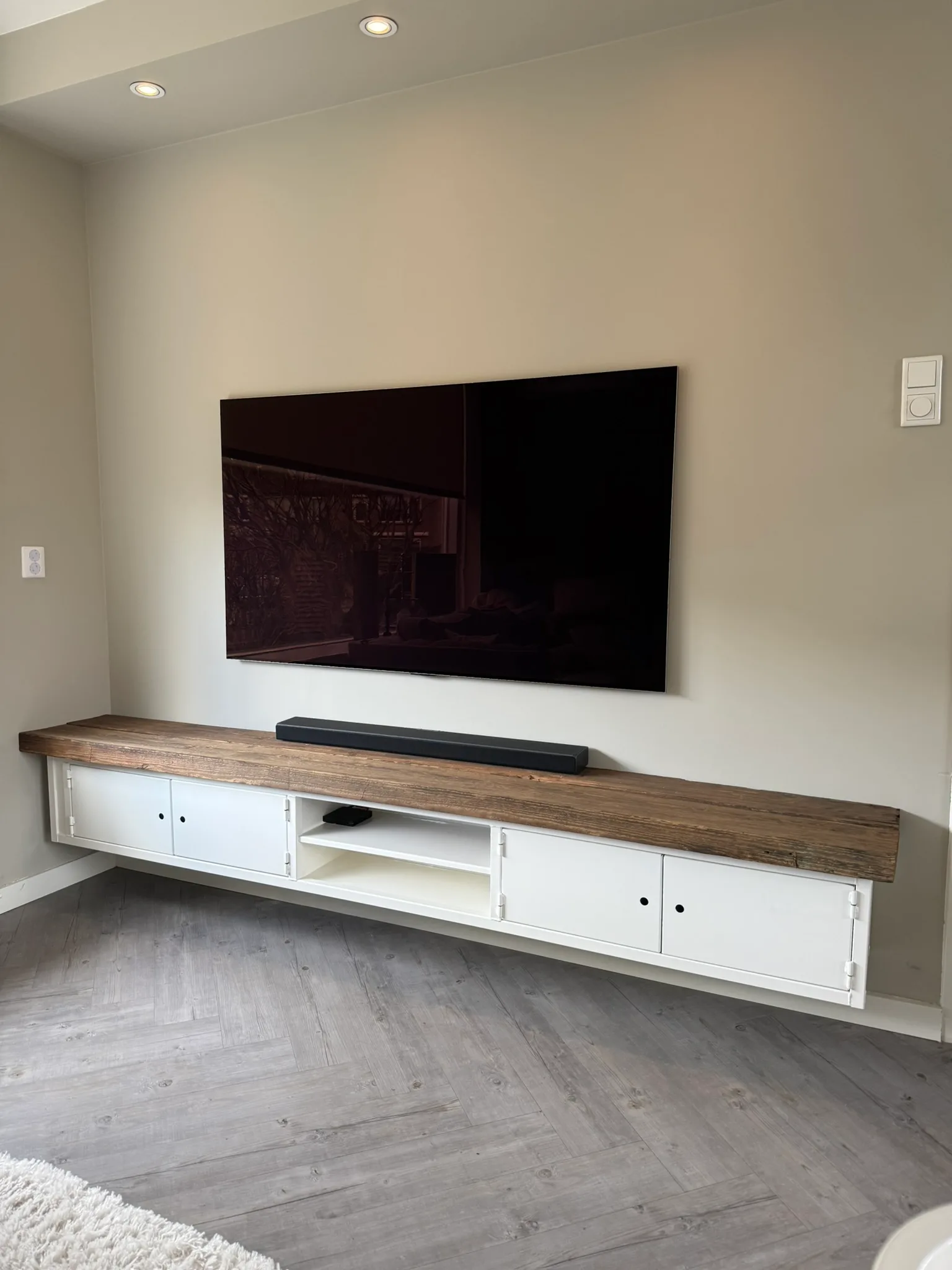 Tv meubel wit staal en bielzen