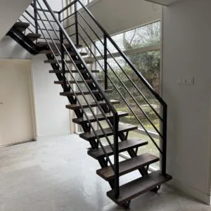 Balustrade met horizontale spijlen schuin