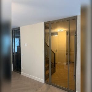 Champagne kleur deuren met bronzen glas