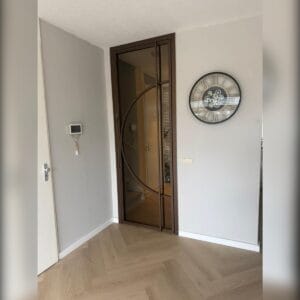 Bronzen deur met brons glas in bestaand kozijn
