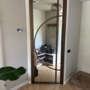 Bronzen deur met opzetkozijn en helder glas